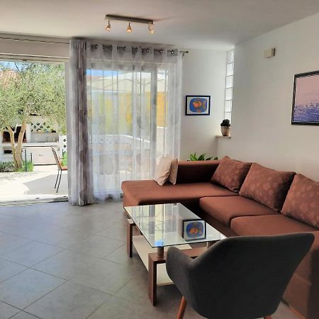 Apartment Mato Barbariga Exterior photo