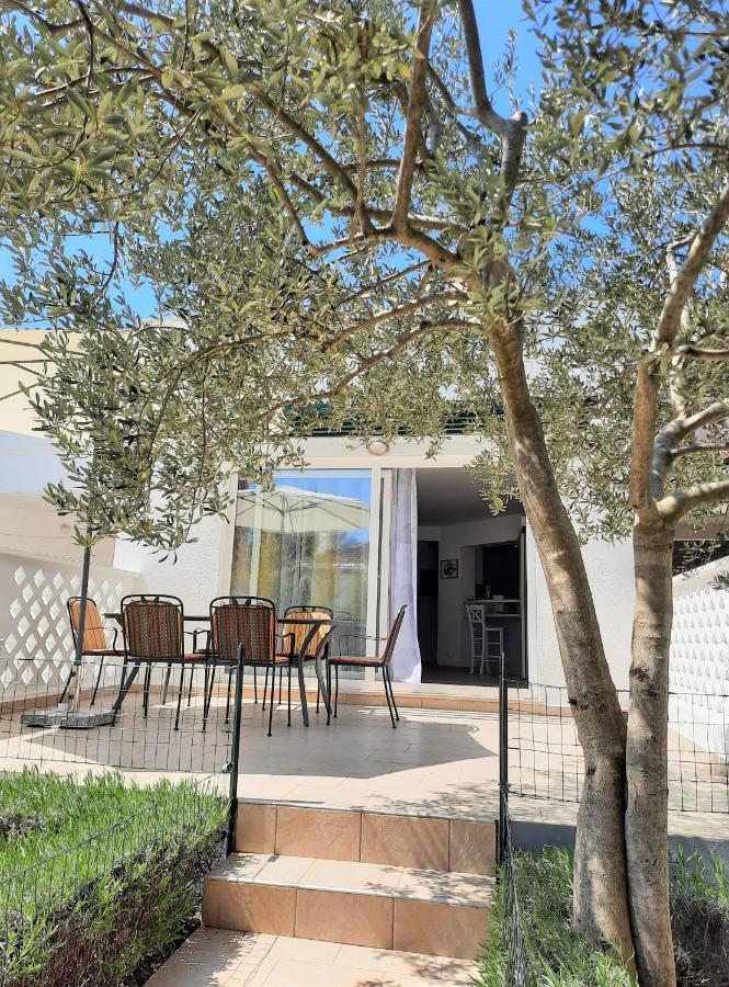 Apartment Mato Barbariga Exterior photo