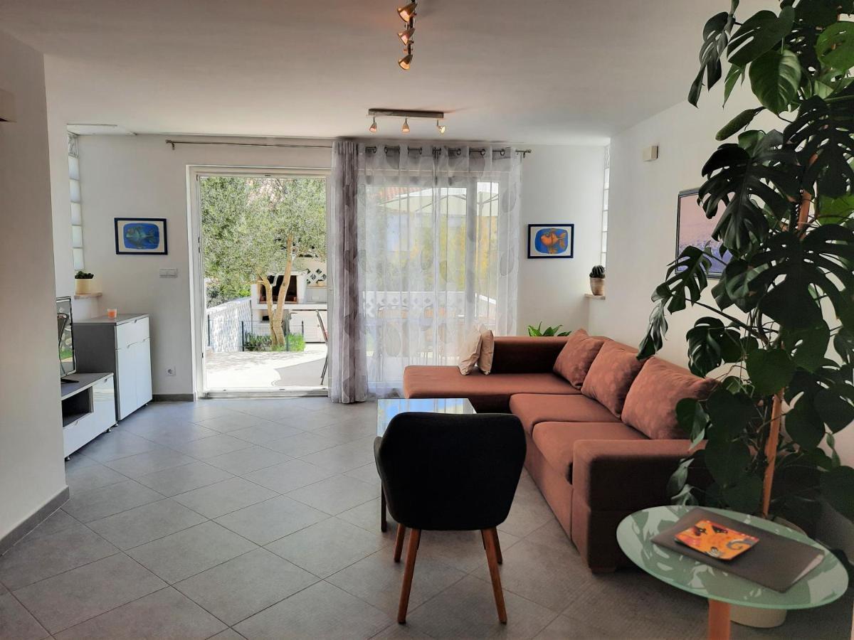 Apartment Mato Barbariga Exterior photo