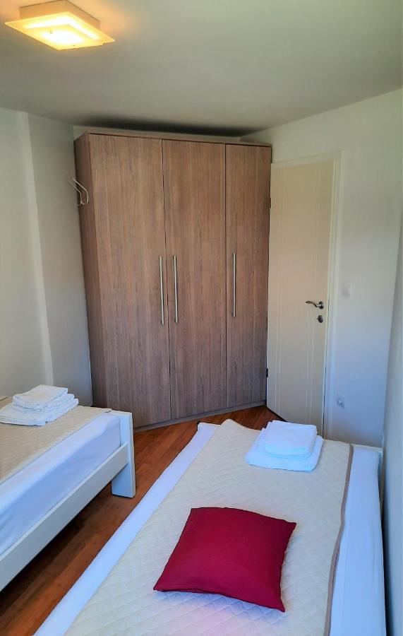 Apartment Mato Barbariga Exterior photo